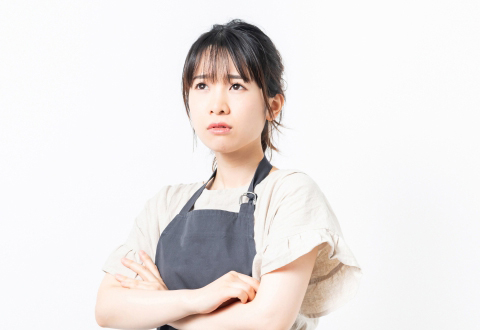 悩みを持つ女性