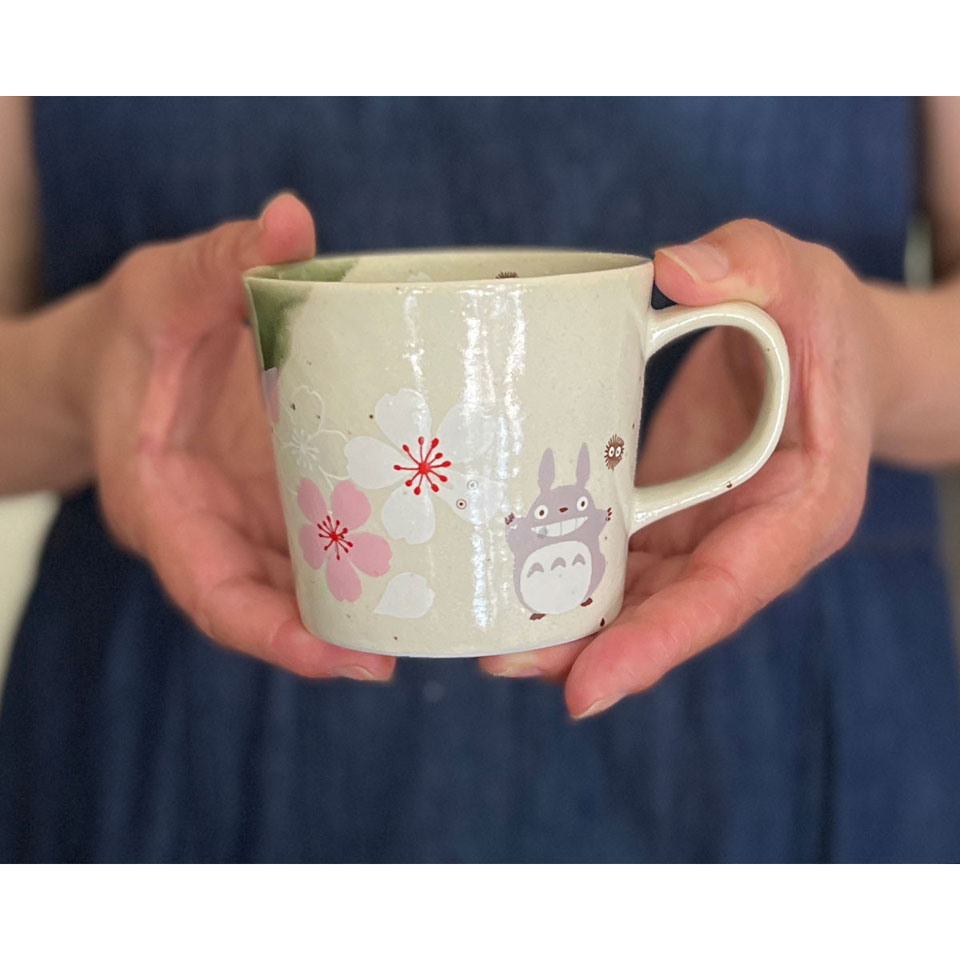 【送料無料】マグカップ コーヒーカップ 和食器 コップ 和食 おしゃれ モダン かわいい 大人 桜柄 スケーター CHMM1【内祝い 来客用 食器 キャラクター 美濃焼 美濃焼き ギフト 贈り物 となりのトトロ totoro スタジオジブリ 女性 レディース】