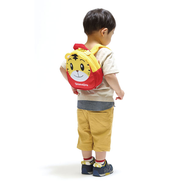 【送料無料】【ベビー用品】ハーネス付きダイカットリュックサック●しまじろう●//キャラクターバッグ ベビーリュック 買い物 散歩 おでかけ 小物入れ ミニバッグ 可愛い キャラバッグ 名札 ネームタグ かばん リュック 迷子ひも 迷子 スケーター