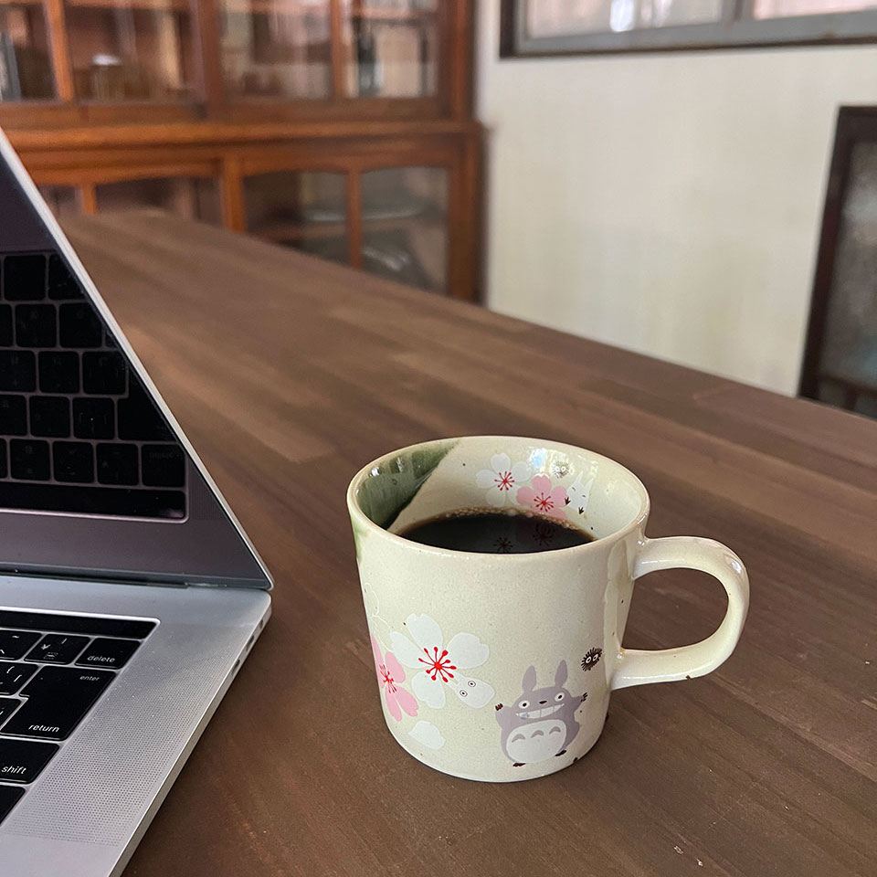 【送料無料】マグカップ コーヒーカップ 和食器 コップ 和食 おしゃれ モダン かわいい 大人 桜柄 スケーター CHMM1【内祝い 来客用 食器 キャラクター 美濃焼 美濃焼き ギフト 贈り物 となりのトトロ totoro スタジオジブリ 女性 レディース】