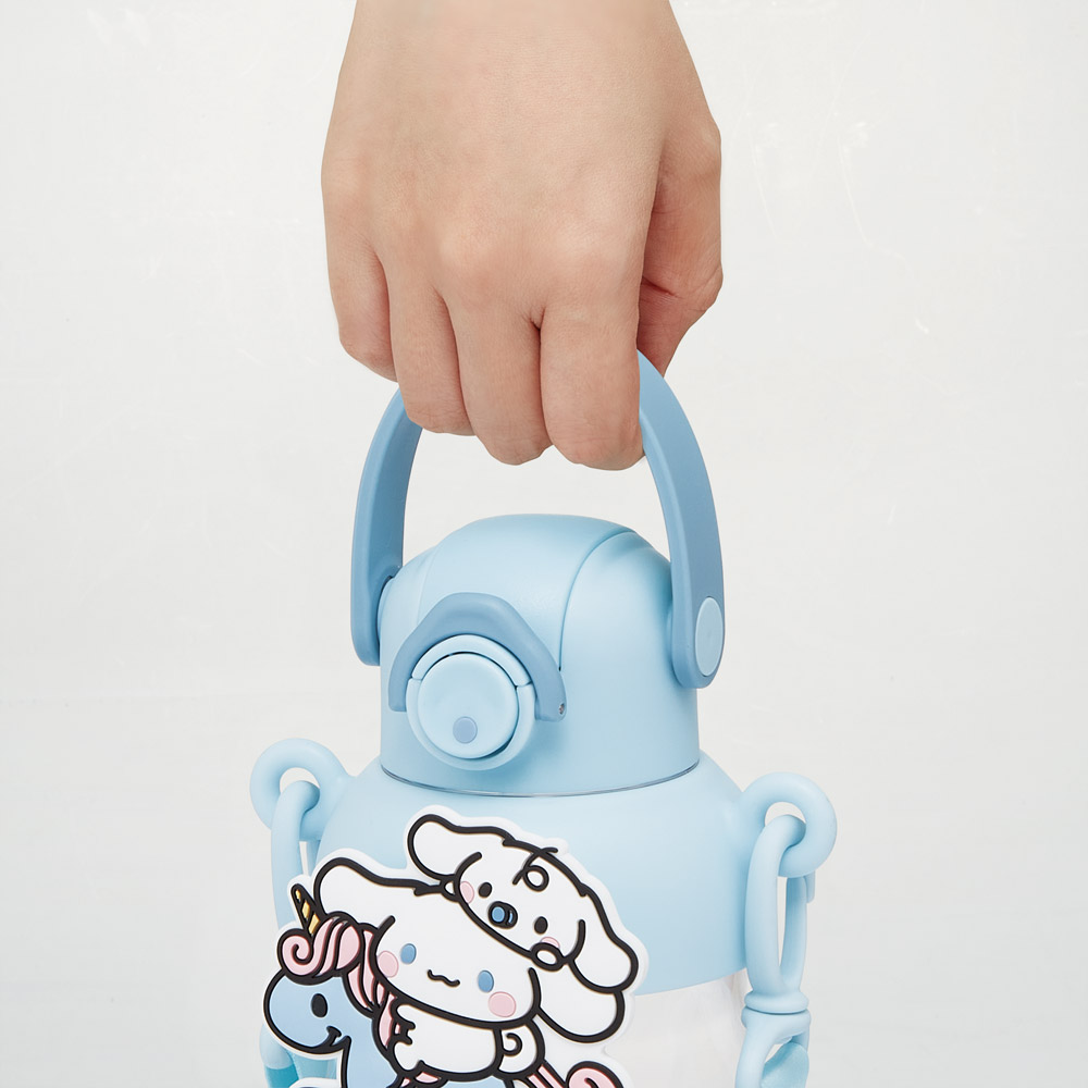 【送料無料】ラバー マスコット付き ストロー ボトル 水筒 650ml ショルダーベルト付き 子供 スケーター skater PRMC7ST シナモロール シナモン サンリオ 女の子 女子