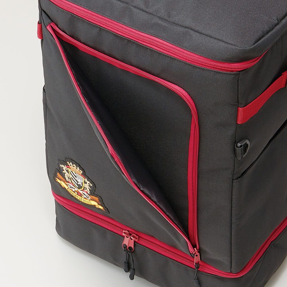 スクエアバッグ 27L 通勤 通学 バッグ かばん カバン リュック 旅行 底 靴 スケーター skater ZSQB1 エンブレム ブラック 黒【底ポケット シューズ トラベル 鞄】