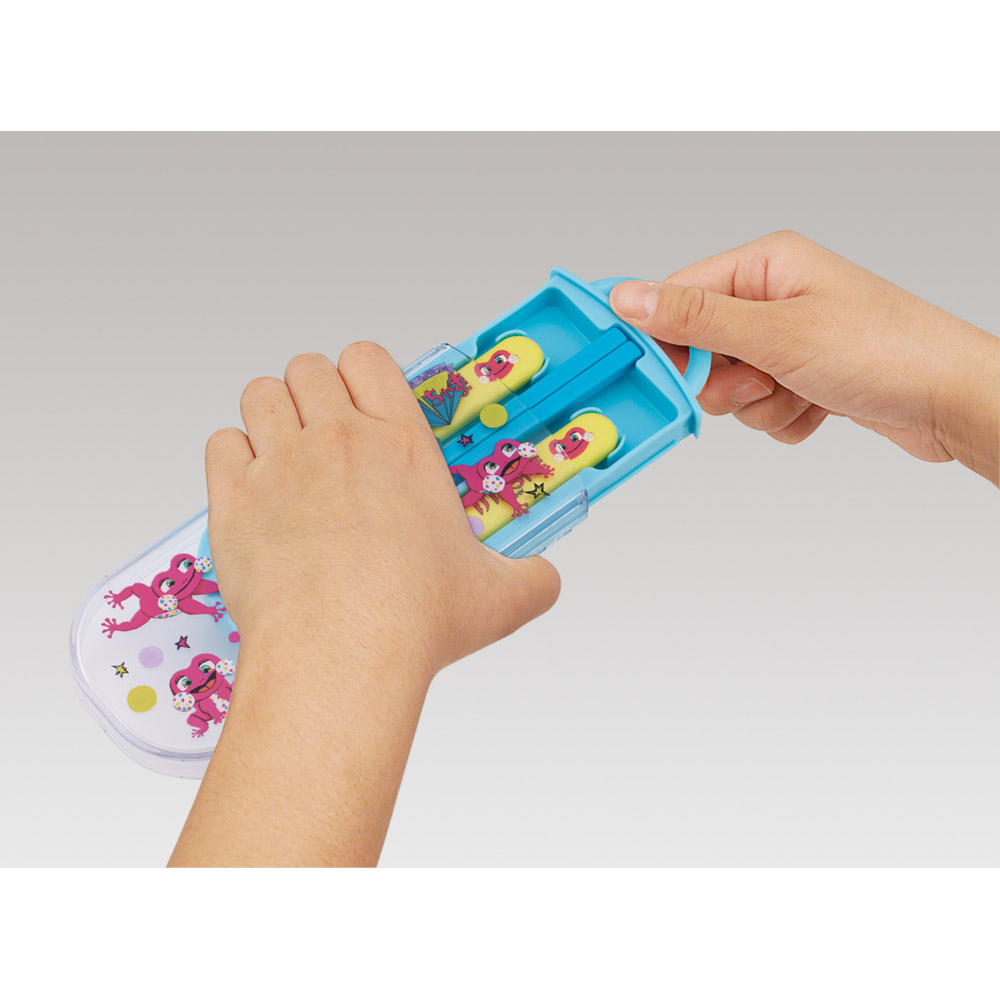 【メール便対象品】 スケーター 箸 スプーン フォーク セット 子供 お弁当 日本製 カトラリーセット skater TACC2 しりたガエルのけけちゃま おかあさんといっしょ グッズ【キャラクター トリオセット 食洗機 対応 弁当箱 スプーンセット お箸】