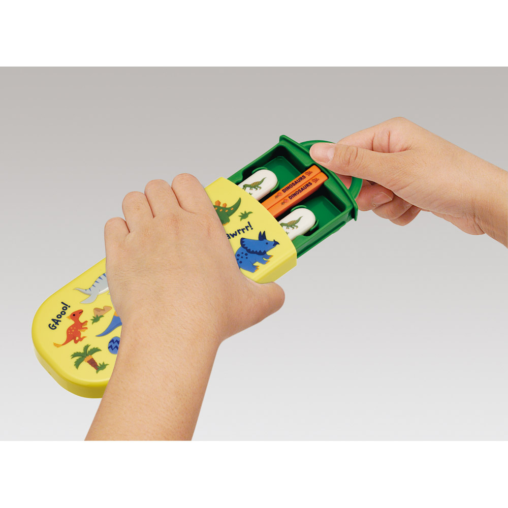 【メール便対象品】 スケーター 箸 スプーン フォーク セット 子供 お弁当 日本製 カトラリーセット skater TACC2 ディノサウルス 2026 恐竜 ダイナソー 男の子 男子【キャラクター トリオセット 食洗機 対応 携帯 箸 弁当箱 スプーンセット お箸】
